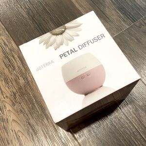 🆕 (dōTERRA) Petal Diffuser